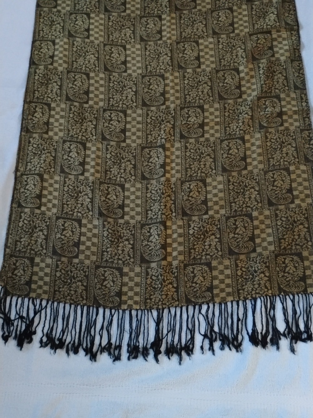 Scarf / Wrap - Picture 3 of 6